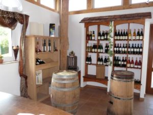Weinverkaufsraum in der Grossheppacher Kelter